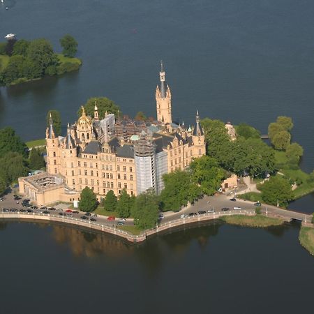 Hotel Niederlaendischer Hof Schwerin  Exterior photo